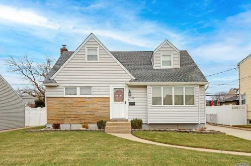 3593 Bernard Dr, North Wantagh, NY 11793-1610