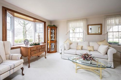 27 Greenview Dr, Jeannette PA  15644-9674 exterior