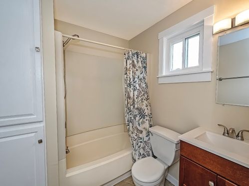 427 New Castle St, Zelienople PA  16063-1253 exterior