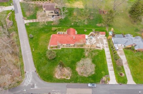 110 Alexander Dr, Canonsburg, PA 15317-2609