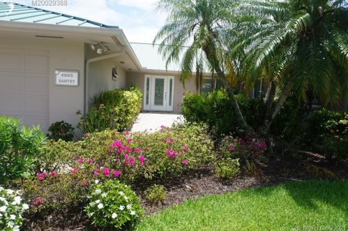 4885 Loch Ln, Palm City, FL 34990-3984