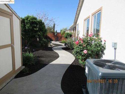 1886 Ventura Dr, West Pittsburg CA  94565-6476 exterior