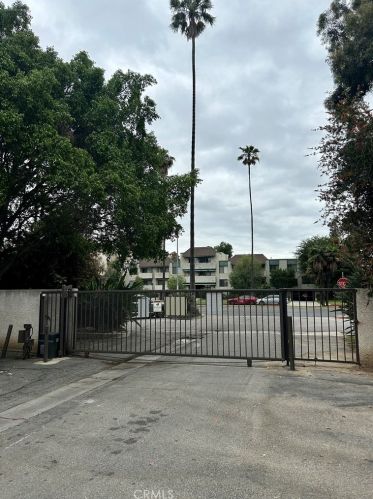 15155 Sherman Way, Van Nuys CA  91405-2044 exterior