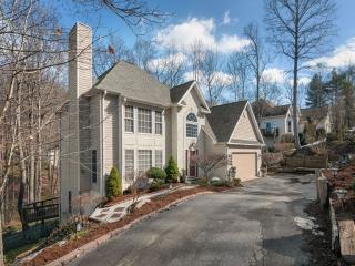467 Heather Marie Dr, Hendersonville, NC 28792-9524