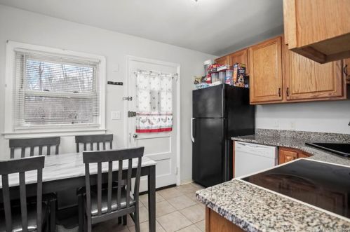 51 Cold Spring Rd, Stamford, CT 06905-4203
