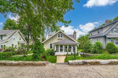 73 Palmer St, Stamford, CT 06907-2035