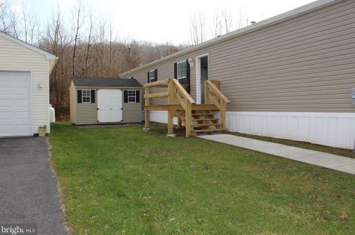 21 Mountain View Ln, Blandon, PA 19510-9735