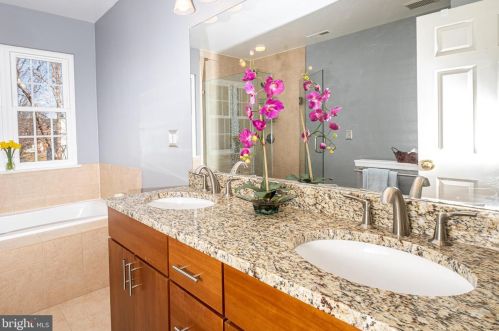 206 Wingate Pl, Leesburg VA 20175-2531 exterior