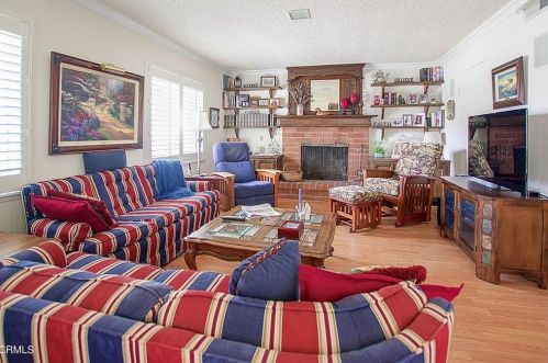 1966 Patricia St, Oxnard CA 93036-2721 exterior