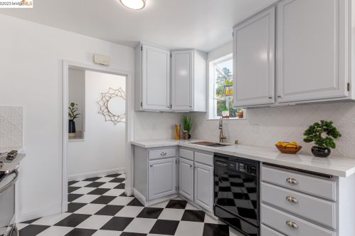 3963 Coolidge Ave, Oakland CA  94602-3428 exterior