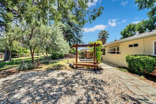 129 Rainier Cir, Vacaville CA  95687-3309 exterior