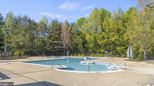 11410 Hollow Timber Ct, Herndon VA  20194-1980 exterior