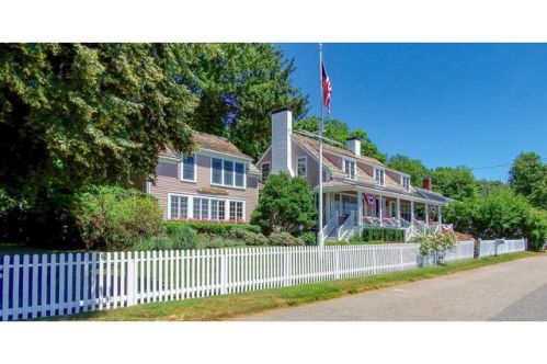 90 Howard Gleason Rd, Cohasset MA  02025-1817 exterior