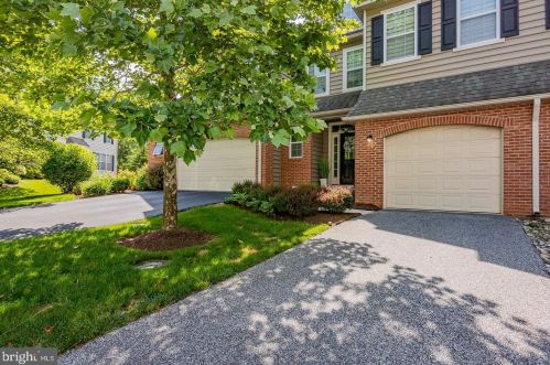 242 Deepdale Dr, Kennett Sq, PA 19348-1883
