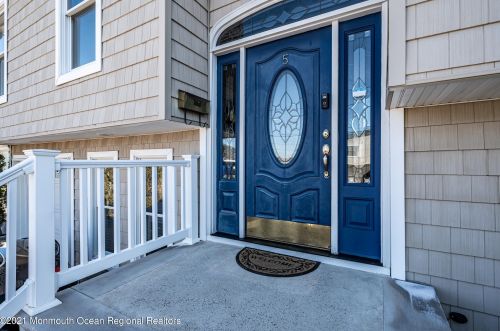 5 Island Ct, Bricktown, NJ 08724-4454