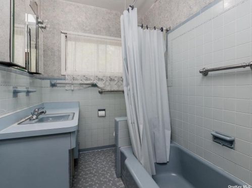 613 Caledonia Rd, Huntington Station NY 11746-5122 exterior