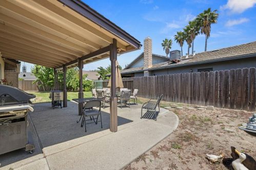 14822 Pueblo Dr, Manteca CA  95336-2550 exterior