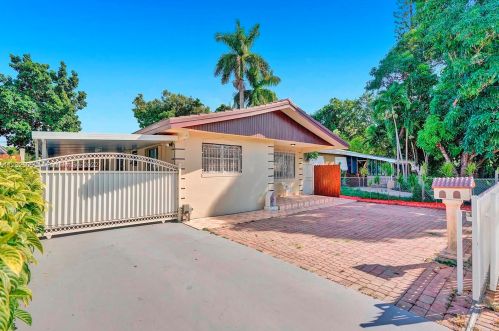 715 31st St, Hialeah, FL 33012-5338