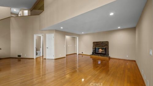 1942 Los Encinos Ave, Glendale CA  91208-2113 exterior