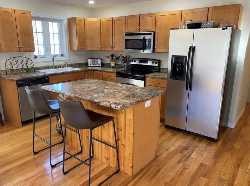 275 North Rd, Hopkinton, RI 02833-1131