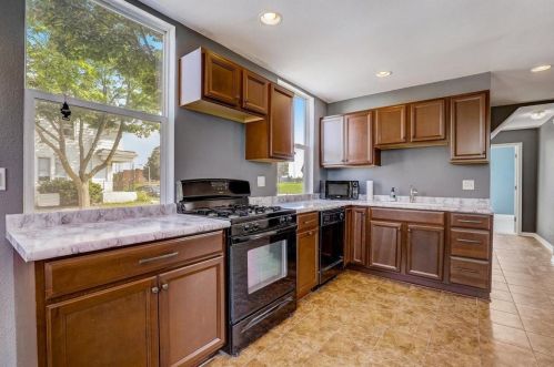 1101 72nd St, Milwaukee WI  53214-3119 exterior