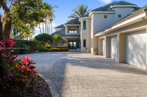 4828 Peninsula Dr, Daytona Beach FL 32127-7203 exterior