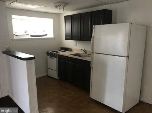 6501 Guyer Ave, Philadelphia PA 19153-2405 exterior