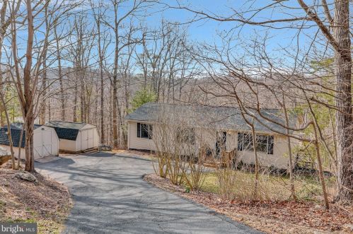 556 Grimes Golden Rd, Linden VA  22642-6313 exterior