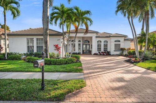 5059 Cerromar Dr, Naples FL  34112-7922 exterior