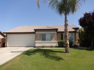 1106 Elite Ct, Bakersfield, CA 93307-6052