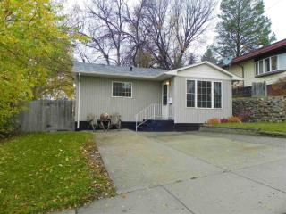 1121 10th St, Minot ND  58703-1207 exterior