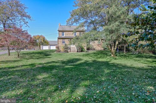 7455 Hillside Dr, Spring Grove PA  17362-8555 exterior