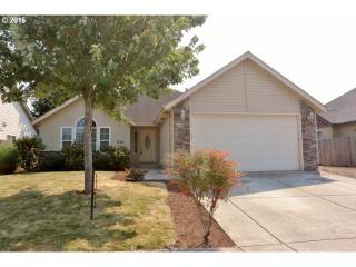 943 T St, Springfield, OR 97477-2302