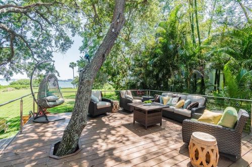 5148 31st Ave, Saint Petersburg FL  33707-5600 exterior