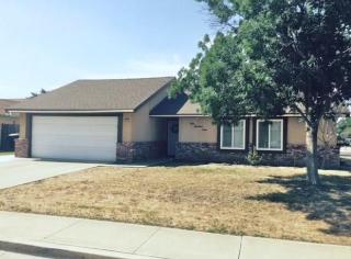 907 Clover Ln, Hanford, CA 93230-2255
