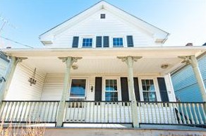 21 Congdon Ave, Middletown, RI 02840-2130