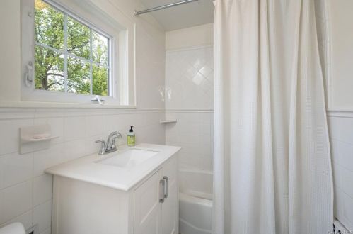4 Maywood Rd, New Rochelle NY  10804-4706 exterior