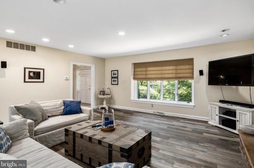 801 Thomas Ave, Riverton NJ  08077-1030 exterior