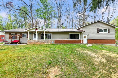 2439 Glen Dr, Zanesville, OH 43701-1932