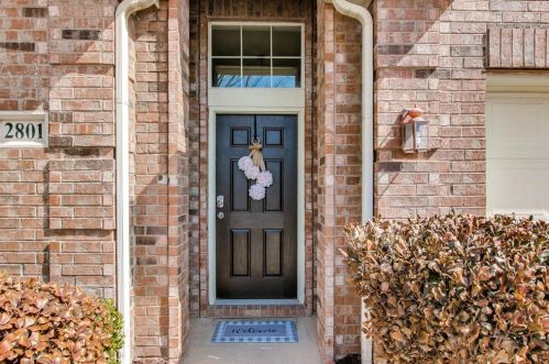 2801 Maple Creek Dr, Fort Worth, TX 76177-2118