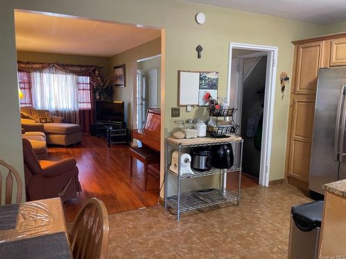 3871 Amundson Ave, Bronx NY  10466-5920 exterior