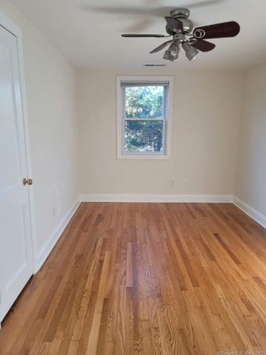 11 Senga Rd, Norwalk CT  06854-2520 exterior