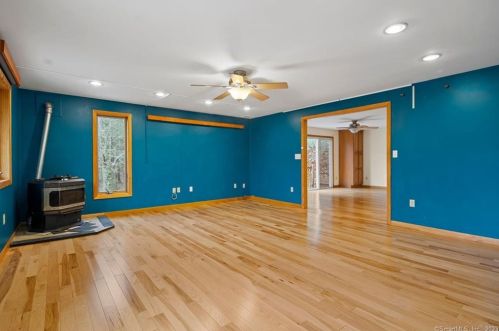 122 Carpenter Rd, New Hartford CT  06057-3003 exterior