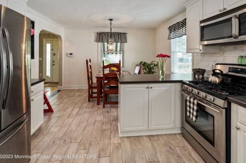 17 Grant Pl, Tinton Falls NJ  07701-2117 exterior