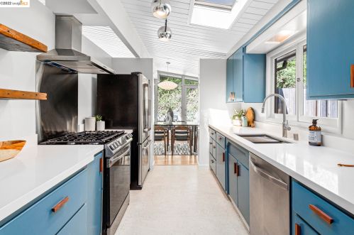 4985 Hedge Ln, Oakland CA  94602-2641 exterior