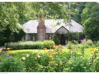 70 White Pond Dr, Akron, OH 44313-7235