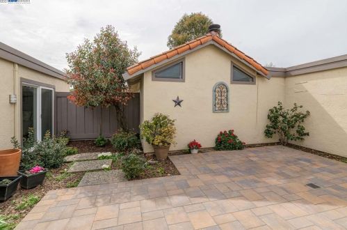 1416 Calle Enrique, Pleasanton CA 94566-5921 exterior