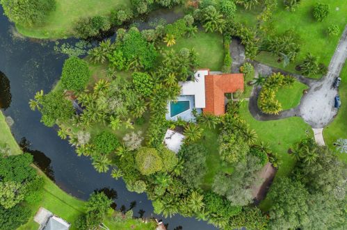 8106 Damascus Dr, West Palm Beach, FL 33418-6006