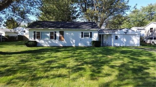 1162 Adams St, Vermilion, OH 44089-1060