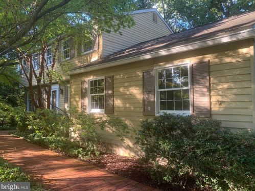 723 Valley Rd, Blue Bell, PA 19422-2052